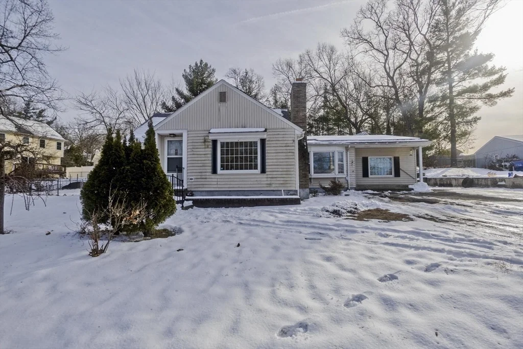 Photo of 647 Plumtree Rd