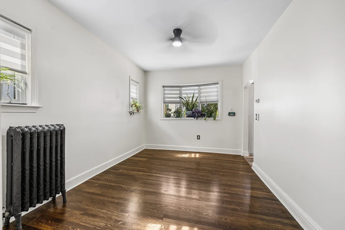 Photo of 294 Eastern Ave