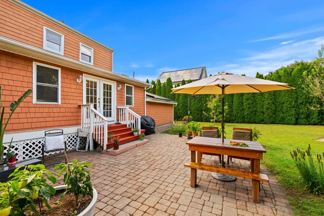 Photo of 52 Thornton Ave