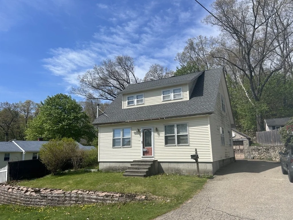 Photo of 5 Utica Dr