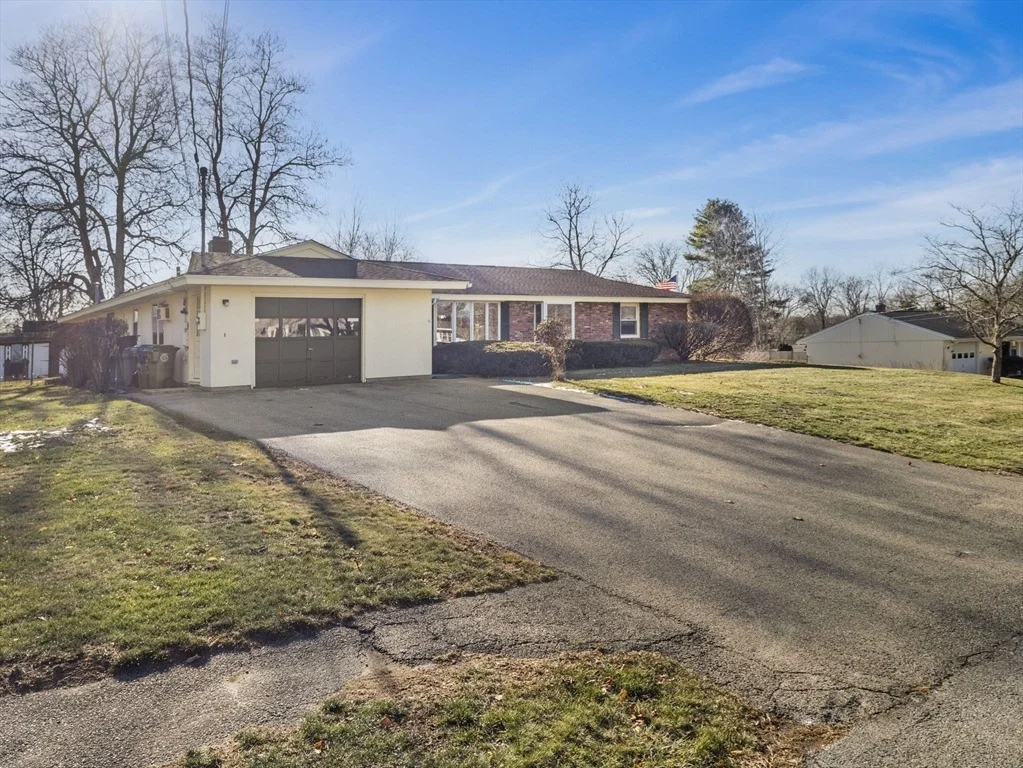 Photo of 11 Reservoir Dr.