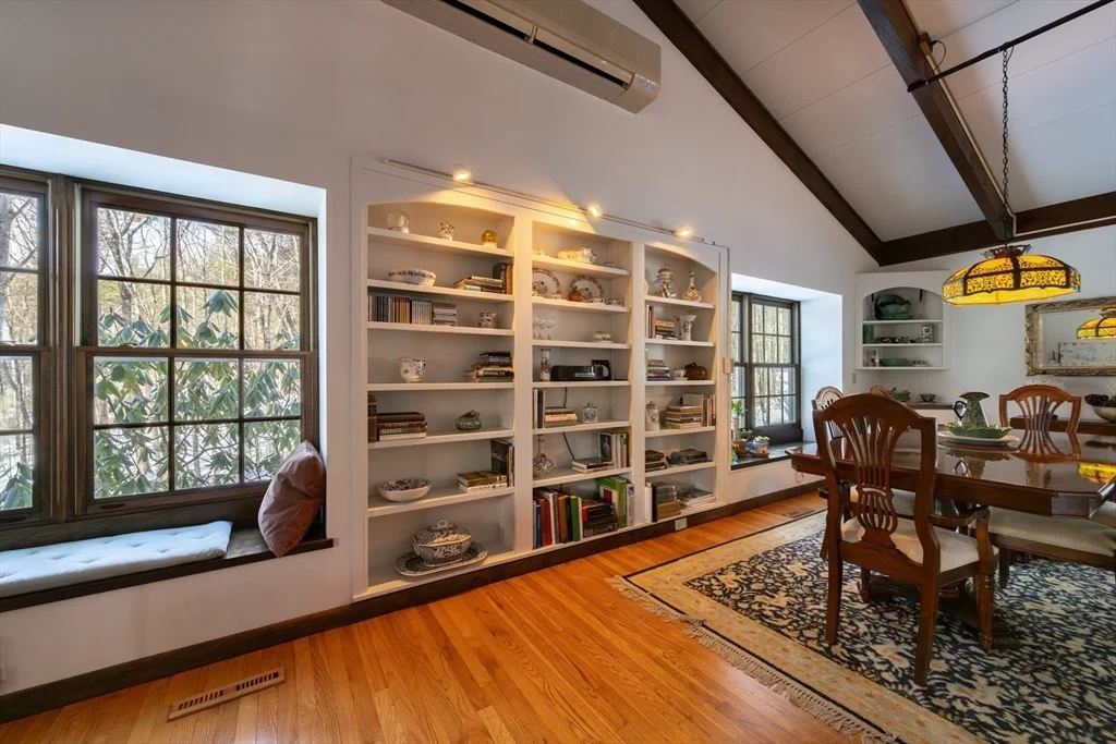 Photo of 206 North Valley Road