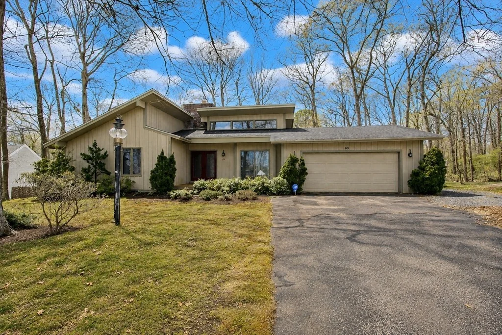 Photo of 60 Redwood Cir