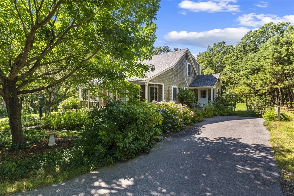Photo of 419 Satucket Rd