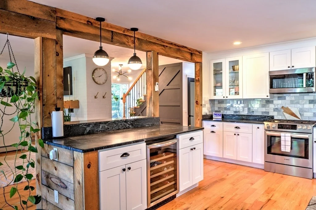 Photo of 8 Sandy Beach Rd