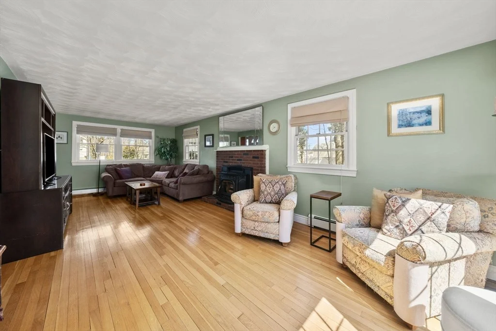 Photo of 10 Hearthstone Dr
