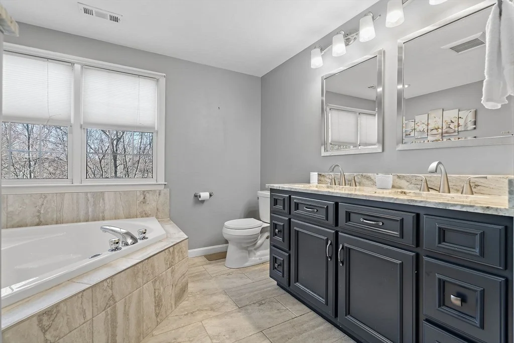 Photo of 15 Winterberry Dr