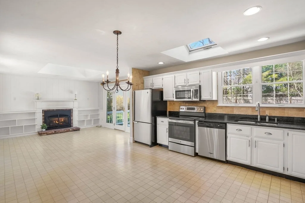Photo of 492 Delano Rd