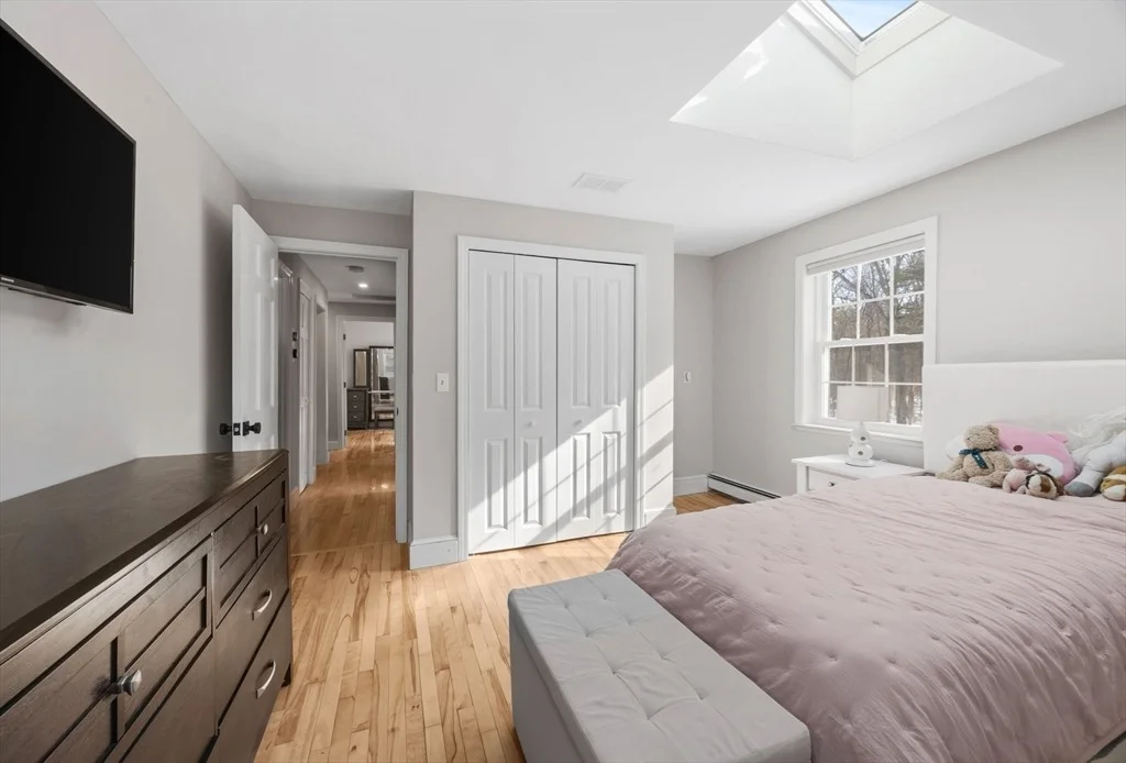 Photo of 935 King St