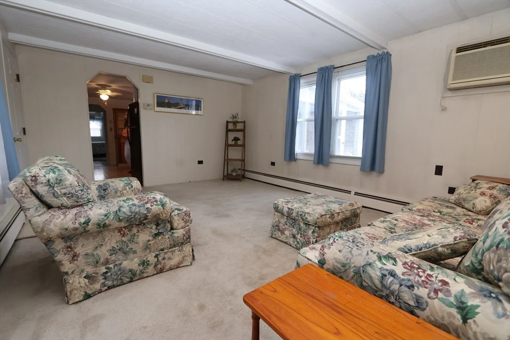 Photo of 911 Camelot Dr