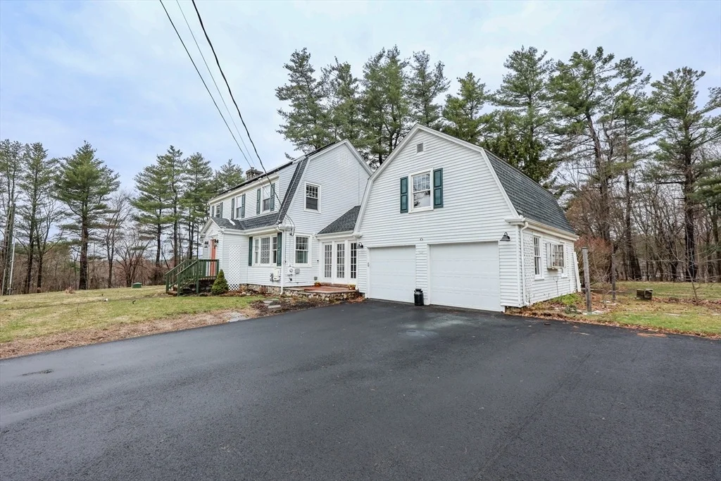 Photo of 34 E Derry Rd