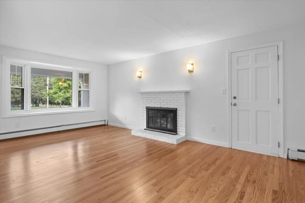 Photo of 33 Barnstable Rd