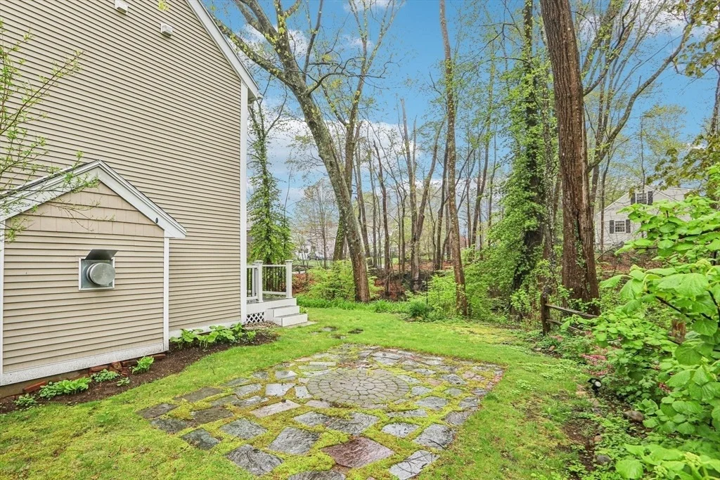 Photo of 118 River Rd