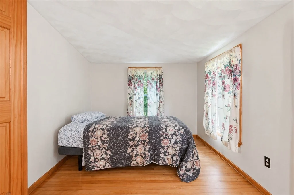 Photo of 587 Main St