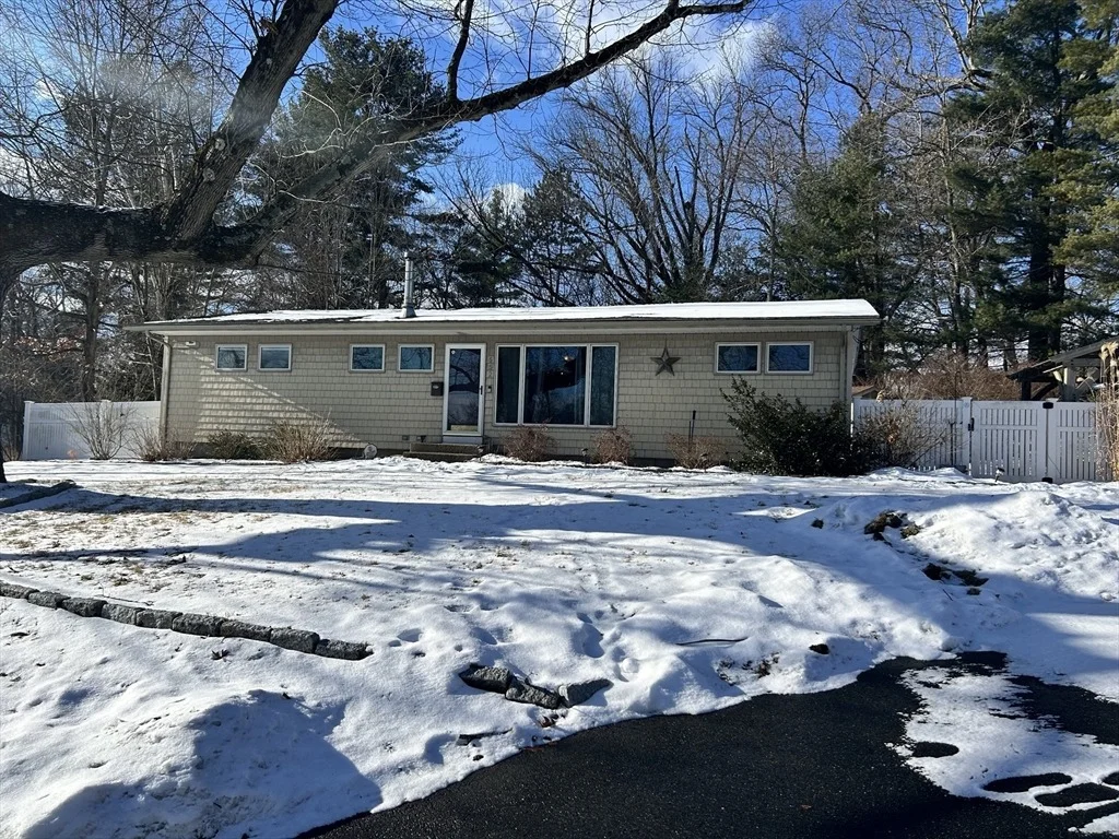 Photo of 552 Dwight Rd