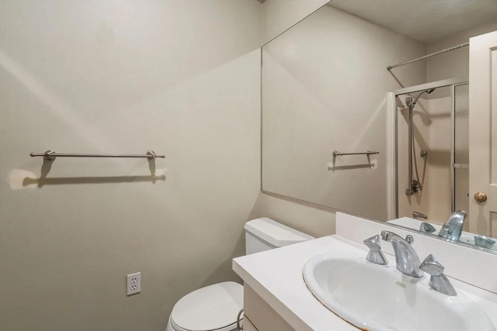 Photo of 10 Stoneleigh Cir