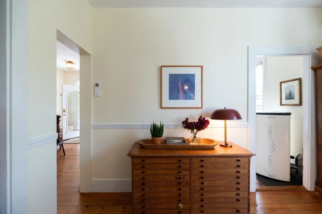 Photo of 962 Washington St