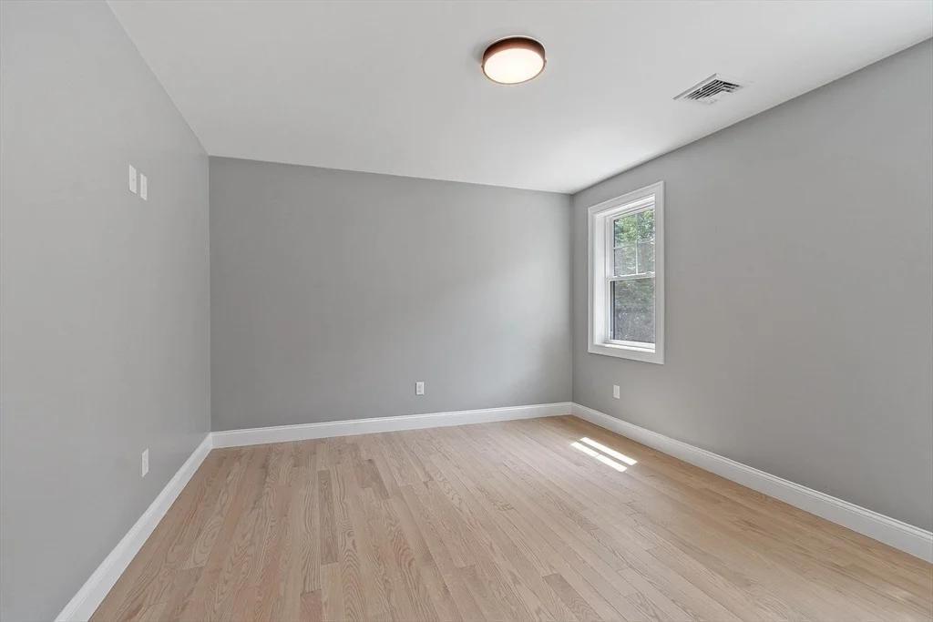 Photo of 383 Delano Rd