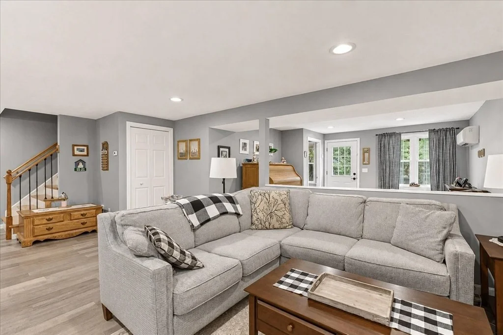 Photo of 31 Pond View Dr