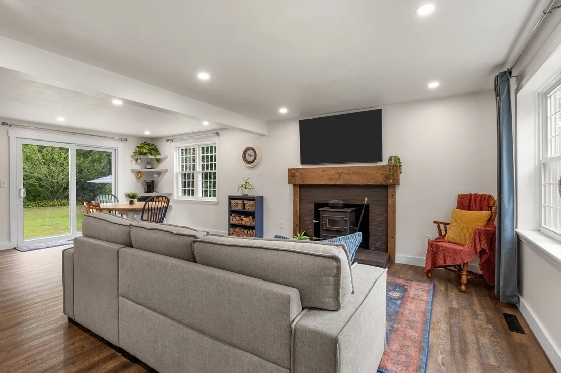 Photo of 34 Commodore Ln