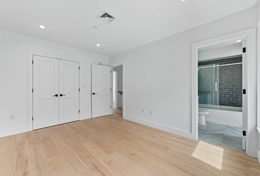 Photo of Unit 2 at 27 Carter St