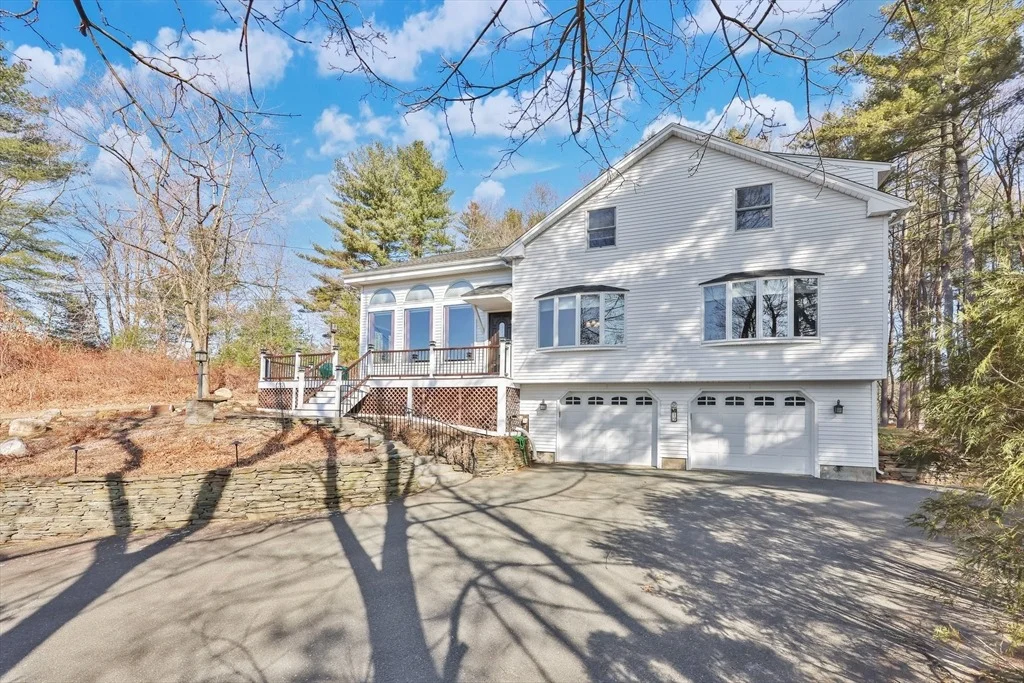 Photo of 19 Simmons Brook Dr