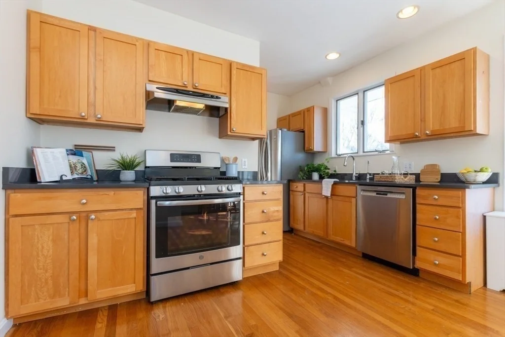 Photo of Unit 2 at 62 Everett St