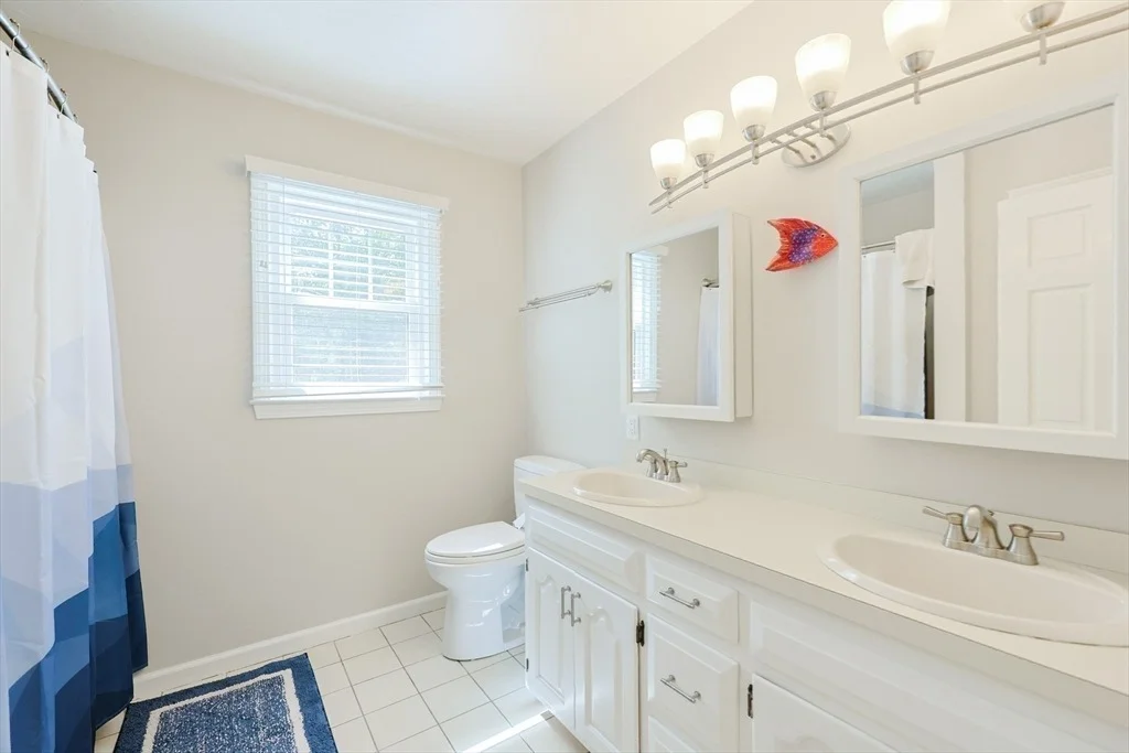 Photo of 233 Willowgate Rise