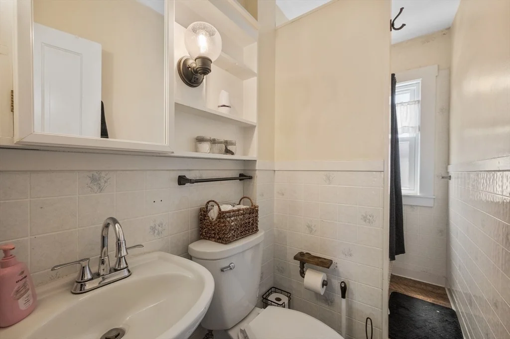 Photo of 2271 Main St