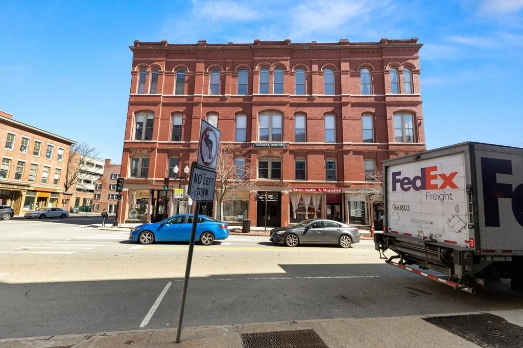 Photo of Unit 404 at 10 Kearney Sq