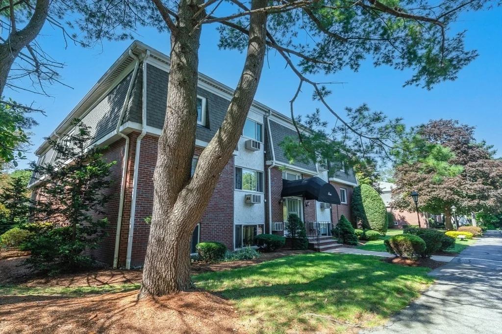 Photo of Unit 405 at 80 Walnut Street