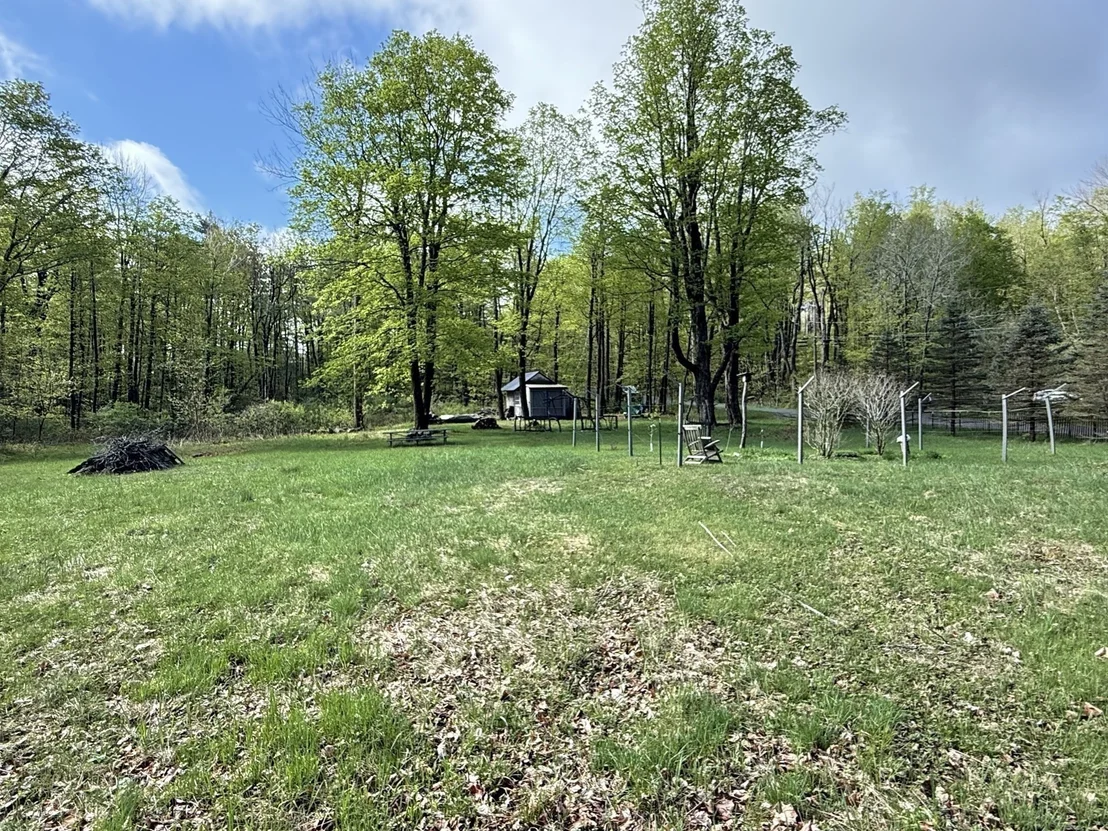 Photo of 1069 West Road