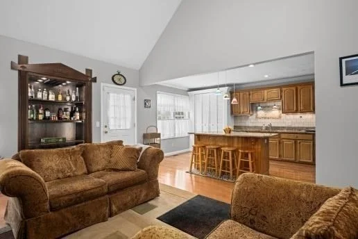 Photo of 37 Dupuis Ave