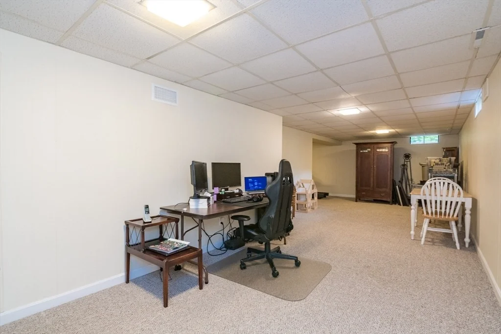 Photo of 42 Elizabeth Cir