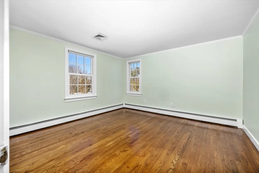 Photo of 11 Berkley Cir
