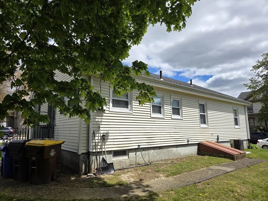 Photo of 499 Maple St