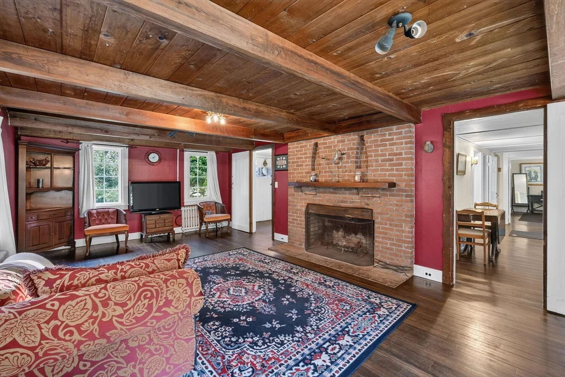 Photo of 7 Carmen Ln