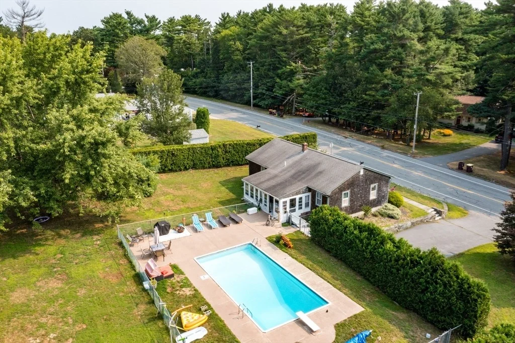 Photo of 649 Middle Rd