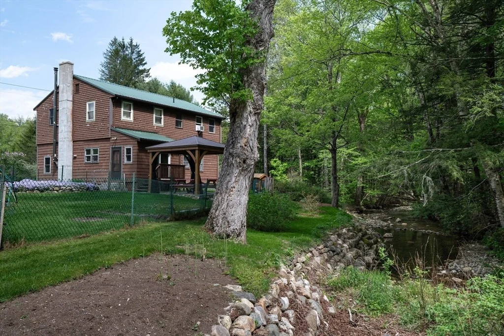 Photo of 425 Dingle Rd