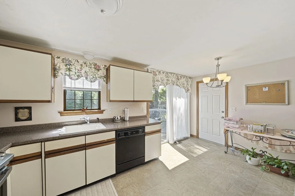 Photo of 16 Lexington Dr