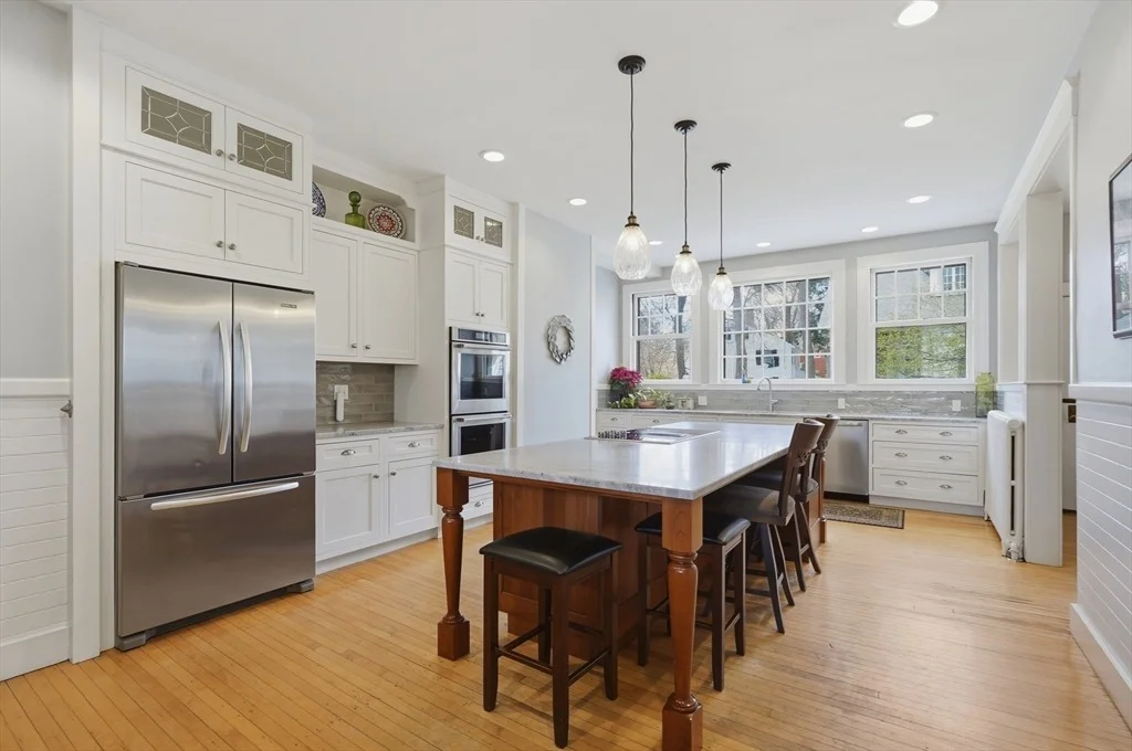 Photo of 372 Main St