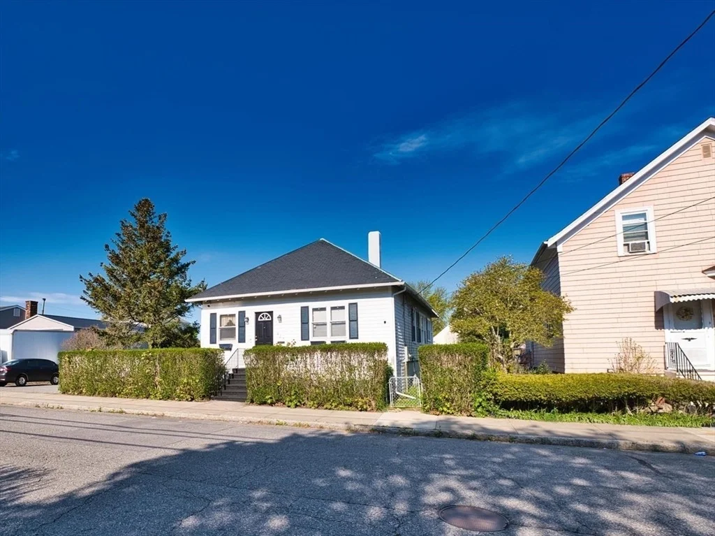 Photo of 627 King St