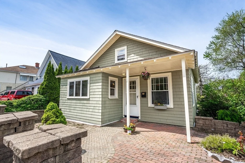 Photo of 204 Massasoit Rd