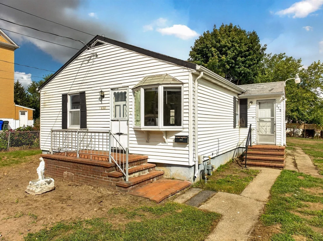 Photo of 458 Buffinton St