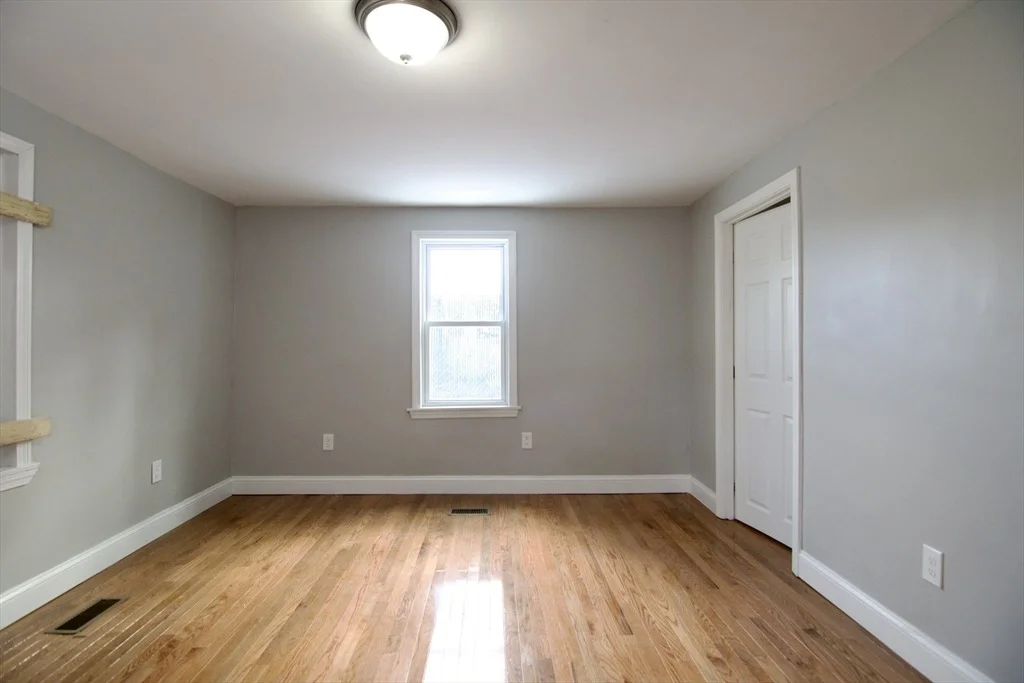 Photo of 63 Bay St