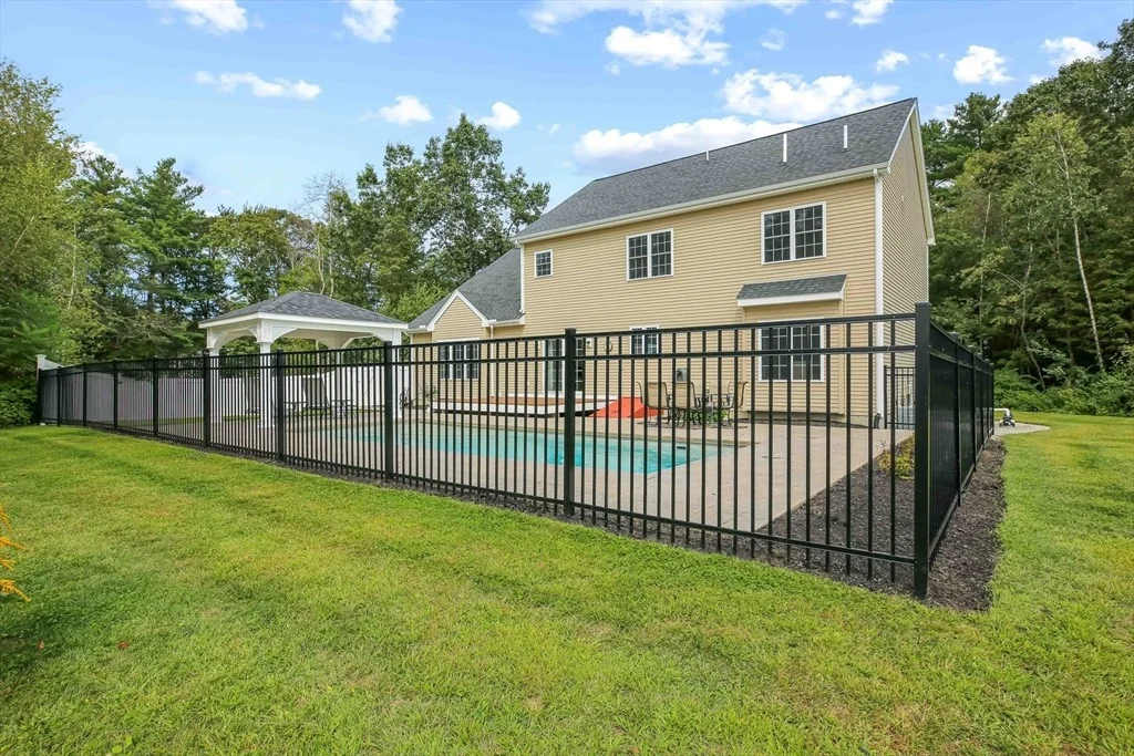 Photo of 102 Kennedy Cir