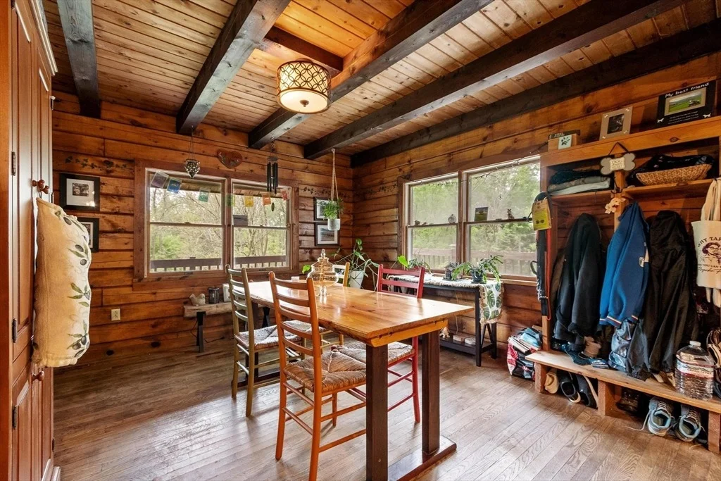 Photo of 90 Appleton Cir