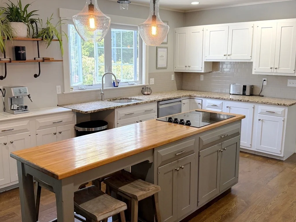 Photo of 100 Sutton Hill Rd