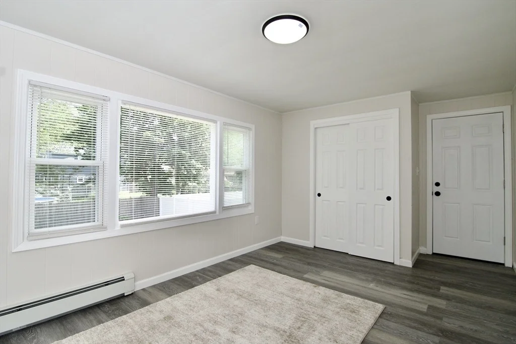 Photo of 25 W Crystal Brook Dr