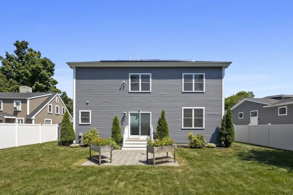 Photo of 698 Trapelo Road